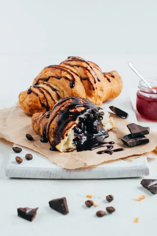 Bánh croissant chocolate