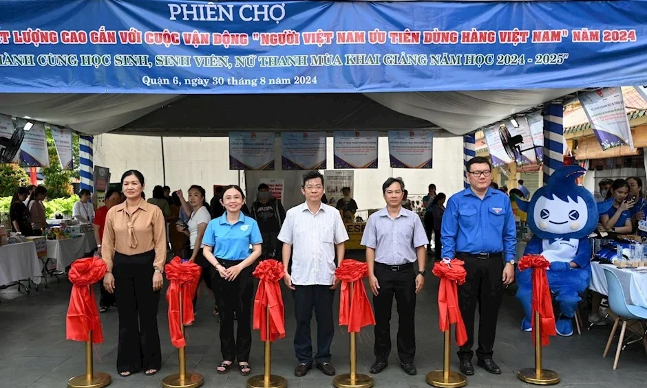 Phiên chợ Bình Tây