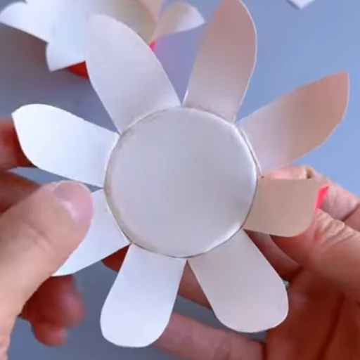 Cách làm lồng đèn bằng ly giấy đơn giản, đẹp mắt