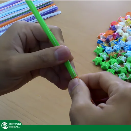 Hướng dẫn cách gấp sao bằng ống hút đơn giản, cực xinh, tiết kiệm, dễ làm