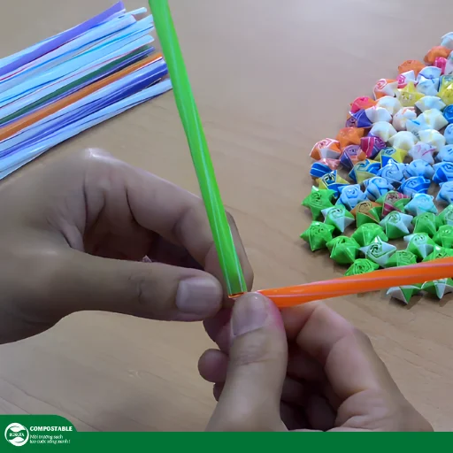 Hướng dẫn cách gấp sao bằng ống hút đơn giản, cực xinh, tiết kiệm, dễ làm