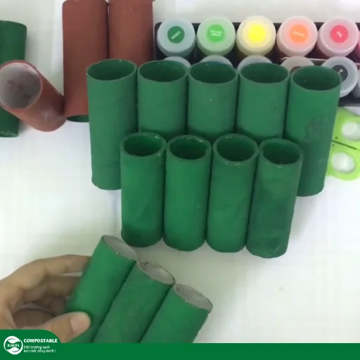 Cách làm cây thông Noel bằng lõi giấy vệ sinh đơn giản, độc đáo, thân thiện với môi trường