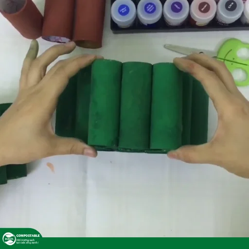 Cách làm cây thông Noel bằng lõi giấy vệ sinh đơn giản, độc đáo, thân thiện với môi trường